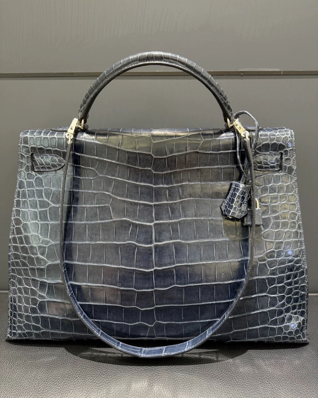 Hermès Kelly 40 Dark Blue Crocodile Leather Palladium Hardware