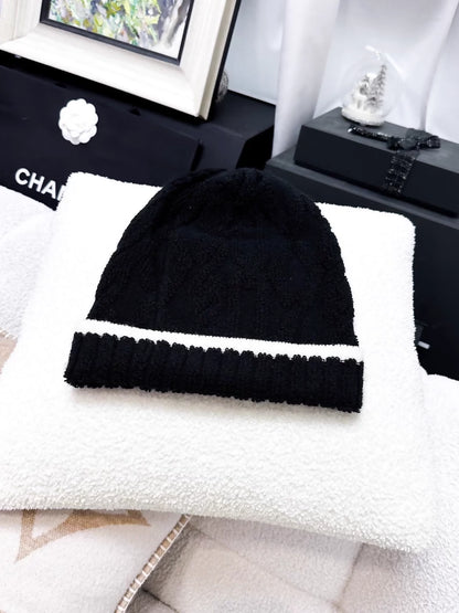 Chanel 22A black and white knit beanie with large double C logo
