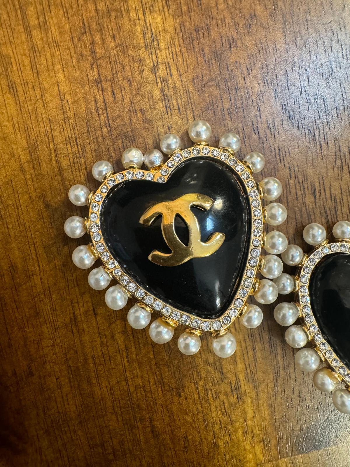 Rare Chanel 1980 large heart pearl clip on earrings