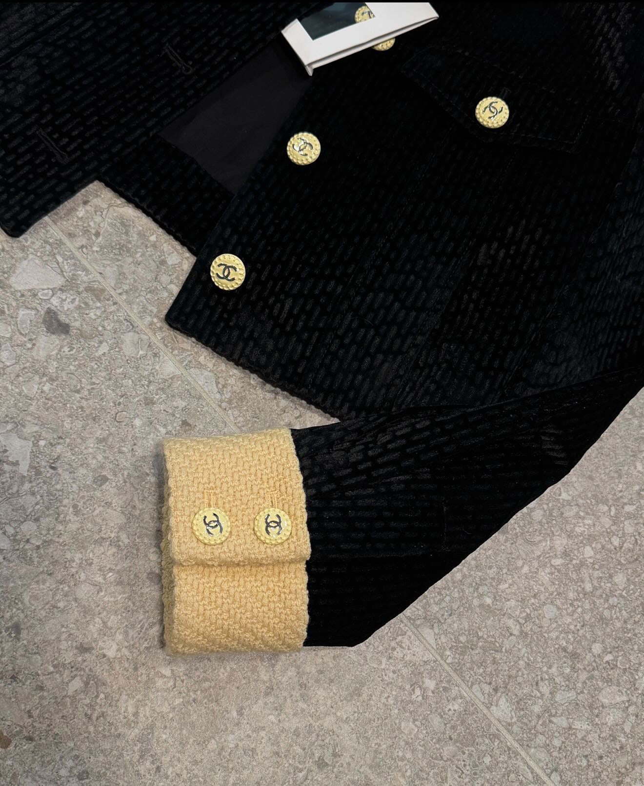Chanel 22B Black & Yellow velvet jacket 40FR