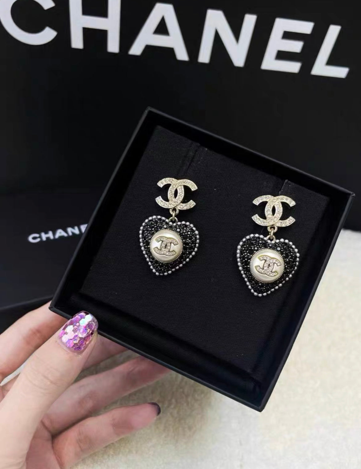 Chanel 22B CC Heart earrings