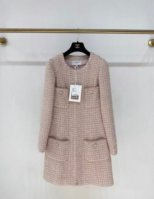 Chanel 24B Glittered Tweed
Light Pink, Beige & Ecru Dress size 36