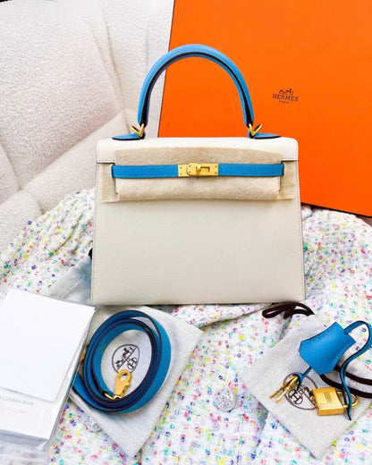 Hermès Special Order (HSS) Kelly Sellier 25 Craie and Bleu Aztec Chevre Brushed Gold Hardware