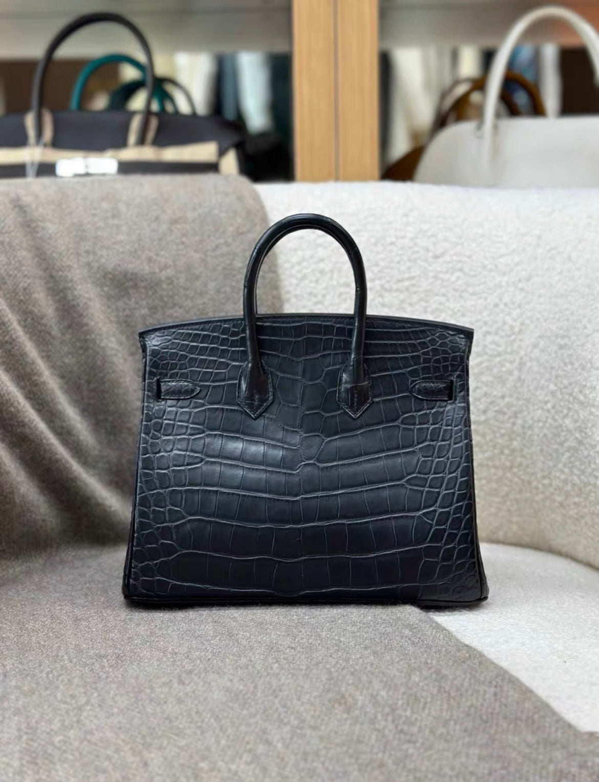 Hermès Birkin 25 Black Matte Crocodile leather Gold Hardware