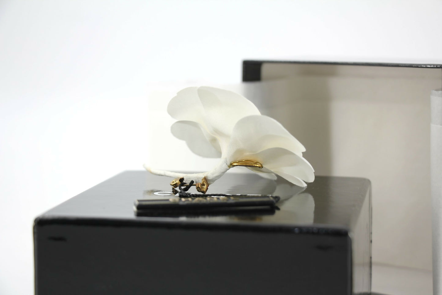 Chanel Vintage 81-85 Silk Small Size White Camellia Brooch