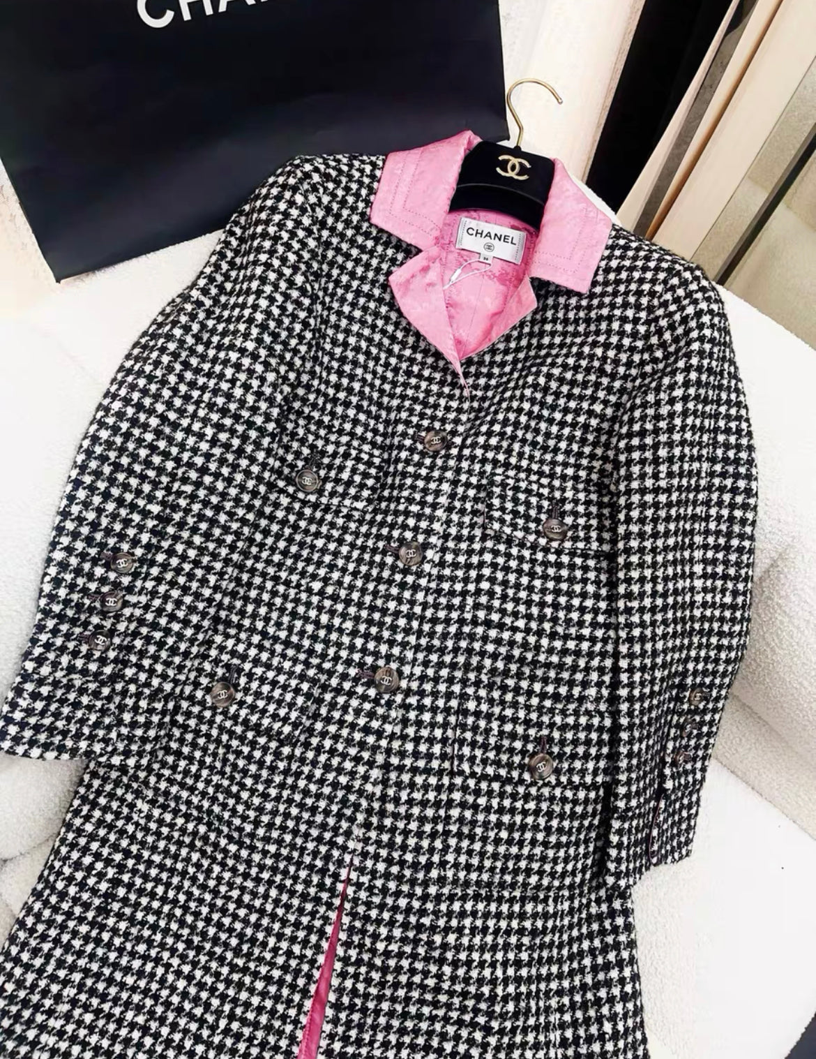 Chanel 24A Cotton Tweed, black, white & pink coat size 36