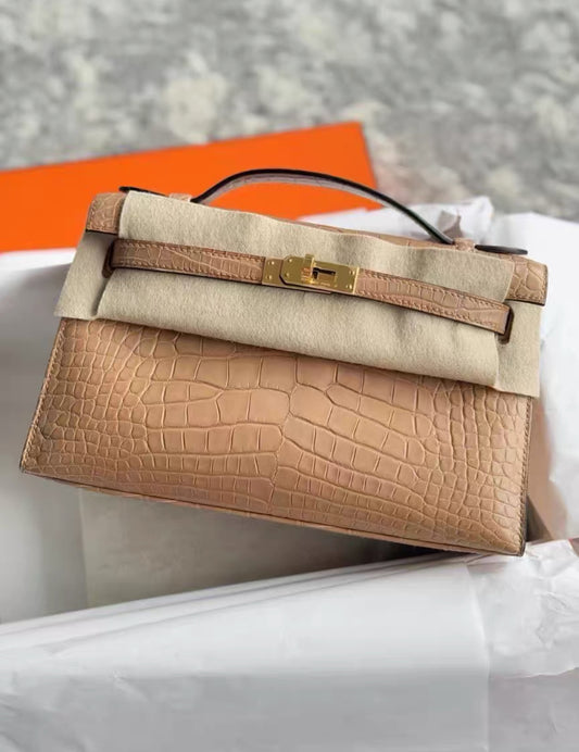 HERMÈS Kelly Pochette Chai Matte Alligator Leather Gold Hardware