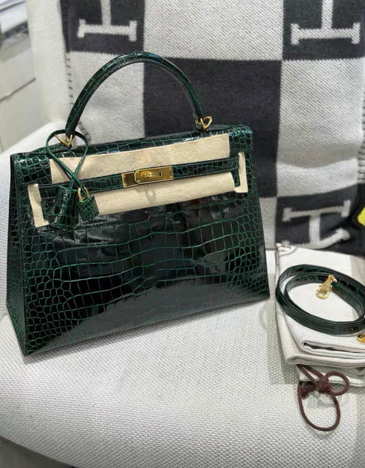 Hermès Kelly 32 Vert Emerald Shiny Alligator Sellier Gold Hardware Handbag