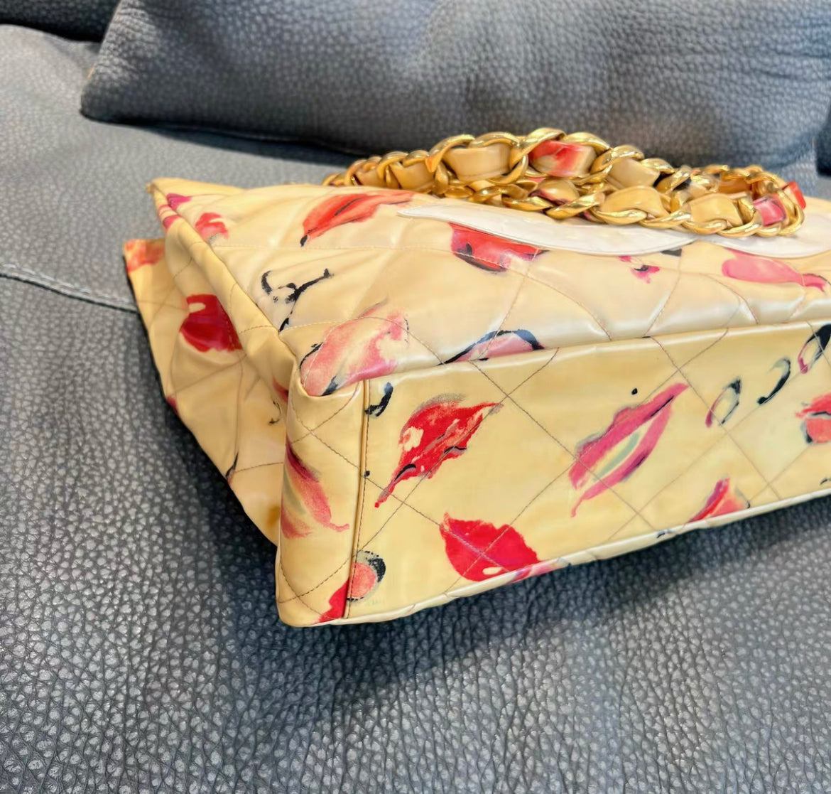 セーブル角形ディッシュ☆白磁金彩☆24K金彩小花紋様☆仏ヴィンテージ未使用 Chanel Coated Canvas Quilted Lips and Kisses Graffiti XL Tote