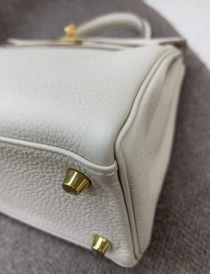 HERMÈS Kelly 25 in Craie Togo leather with Gold hardware