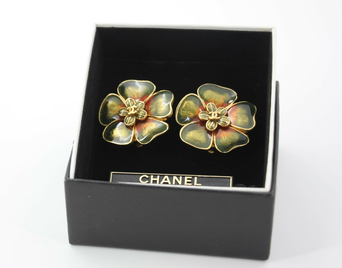 Chanel Vintage 03P Gripoix Green Orange Floral CC Clip-on Earrings