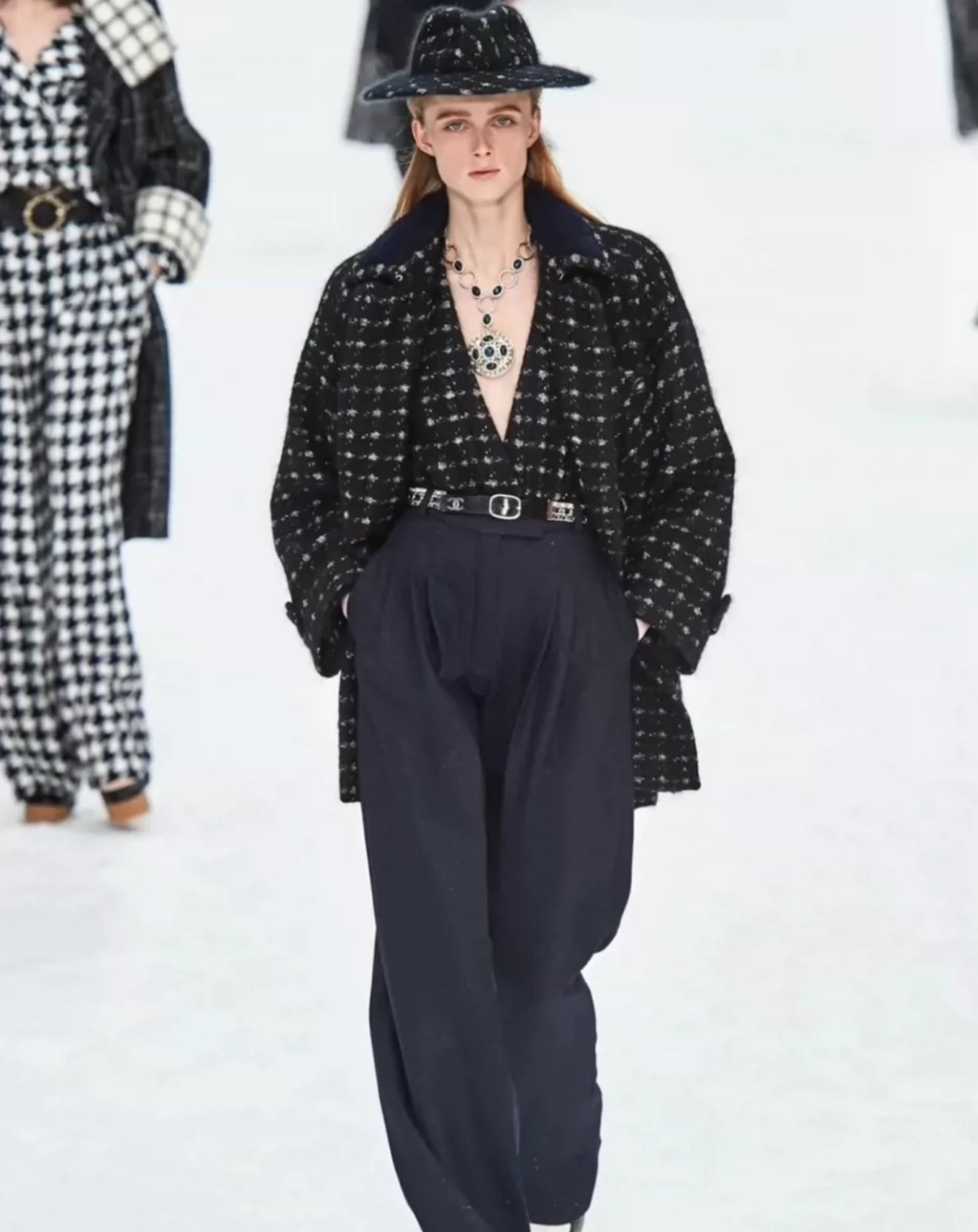 Chanel 19K Black 
Gold Wool tweed Fedora Hat