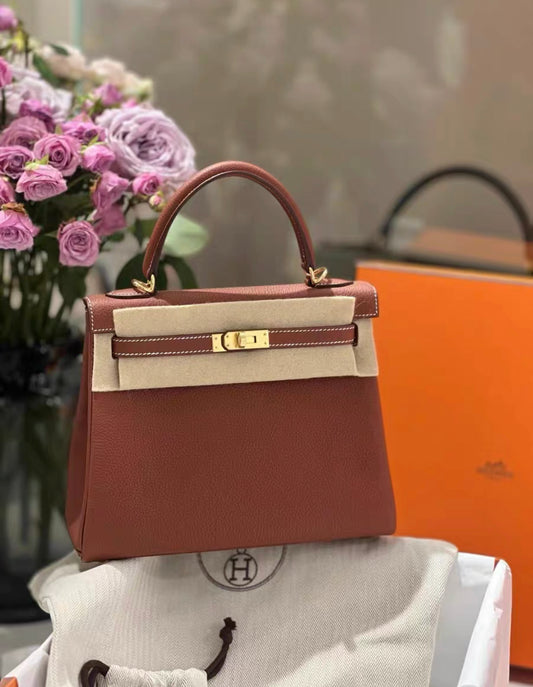 Hermès Kelly 25 Sienne Togo Gold Hardware with White stitching