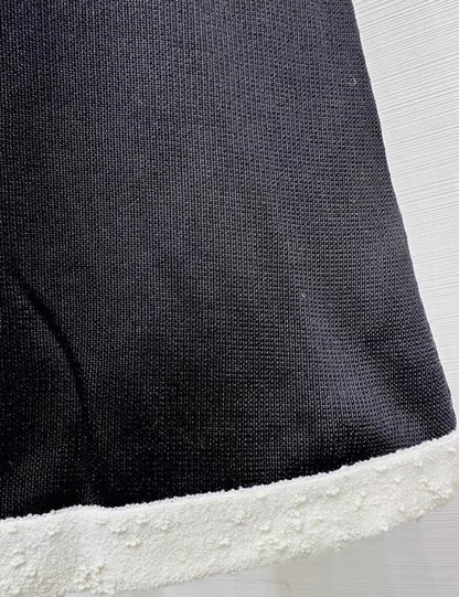 Chanel 25A black & white skirt