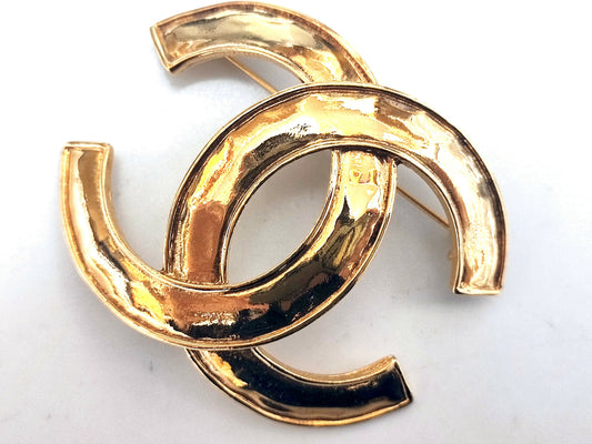 Chanel Vintage 94P Gold Plated Glossy Coco Mark Brooch
