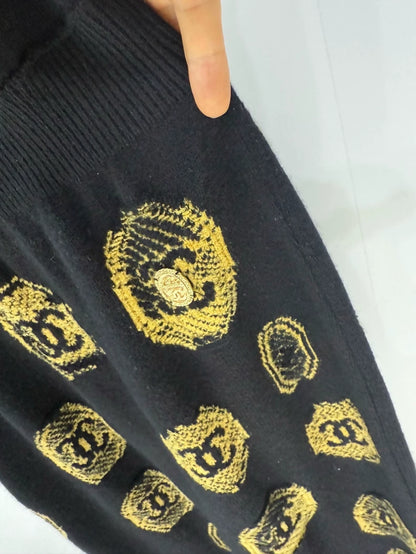 Chanel 21A black & gold cashmere dress