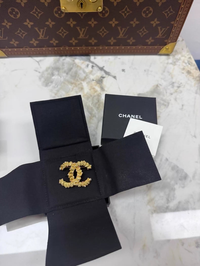 Chanel 23C double C gold shell rhinestone brooch