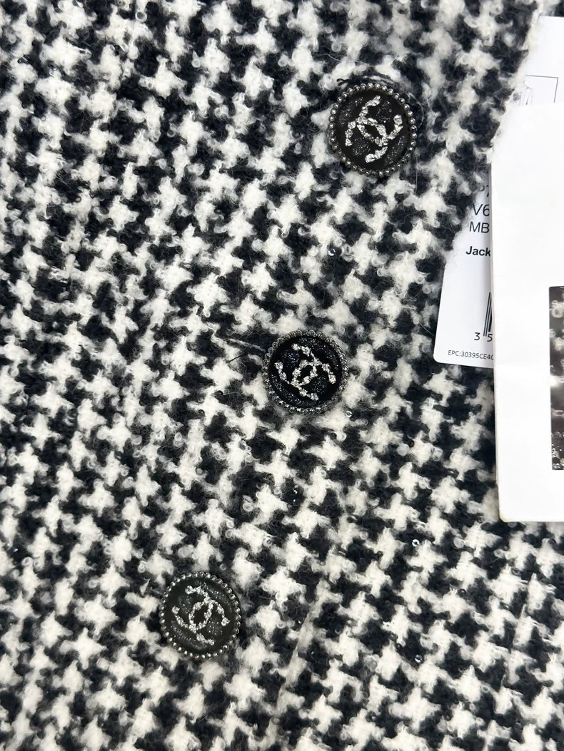 Chanel 22 black and white houndstooth tweed jacket