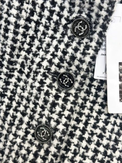 Chanel 22 black and white houndstooth tweed jacket