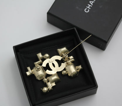 Chanel Vintage 05P Coloured Rhinestones Pink Brooch