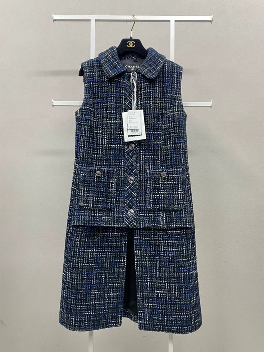 Chanel 22A black and white long cardigan