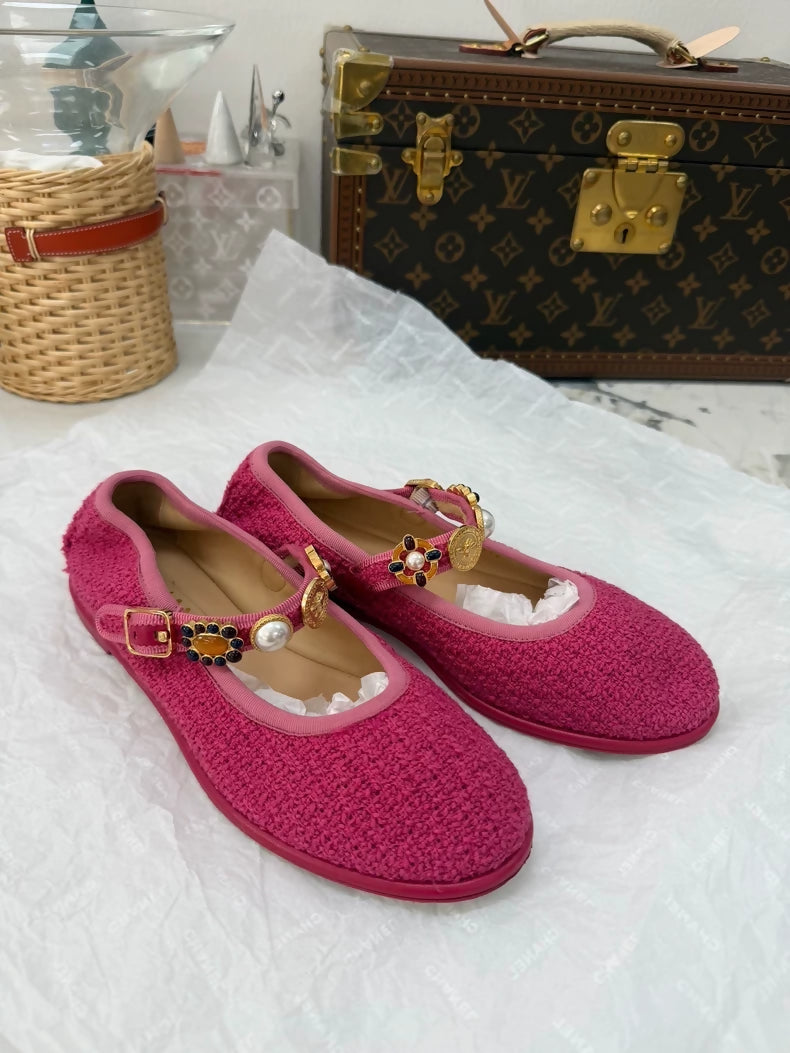 Chanel Métiers d'Art collection pink tweed gold hardware Mary Jane shoes