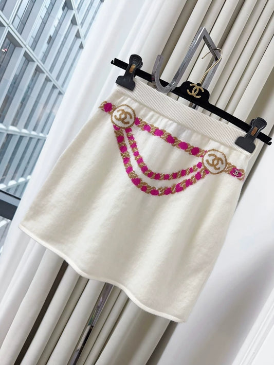 Chanel 23N Coco Neige ski collection écru cashmere skirt