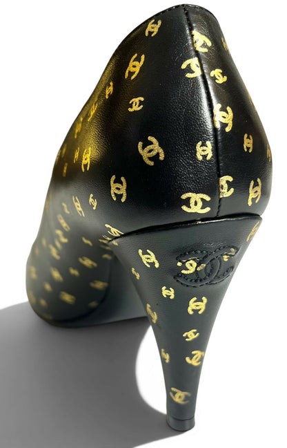 Chanel 23B Interlocking CC Logo Black Gold Lambskin Classic Pump Heels EU 39.5