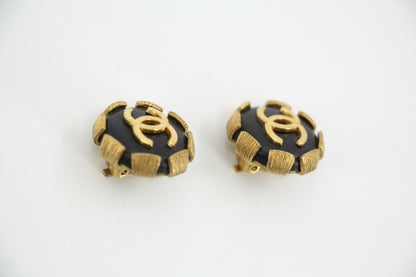 Chanel Vintage 94 Gold Plated & Resin Buckle CC in Black and Gold Clip-on Earrings