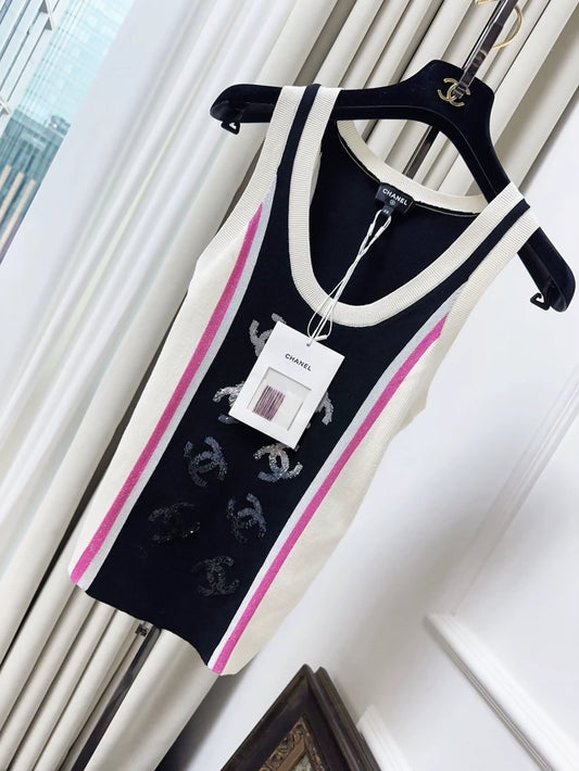 Chanel 23B double C top