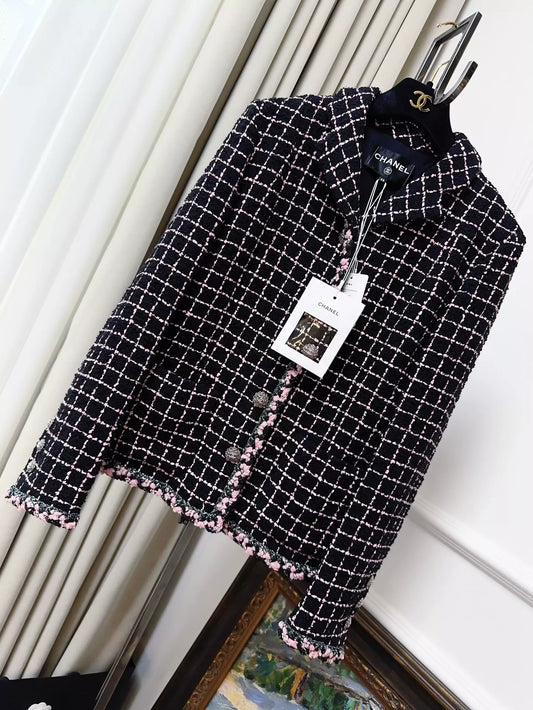 Chanel 23k black and pink tweed jacket