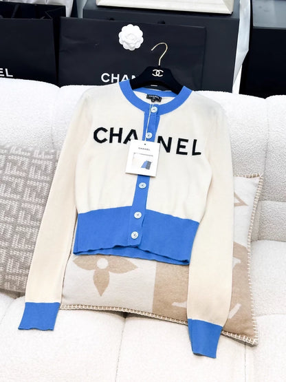 Chanel 2019 Spring/Summer blue & off-white with CC logo cardigan