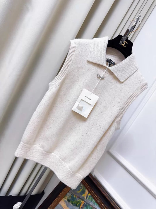 Chanel 25N beige knit top with bow tie