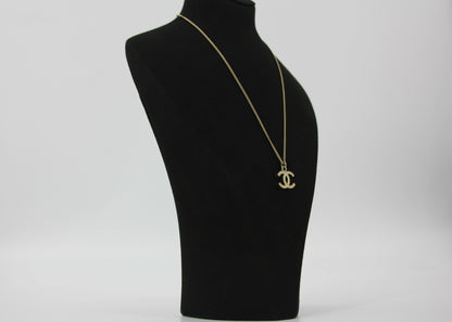 Chanel Vintage 04V Enamel Classic White CC Light Gold Necklace