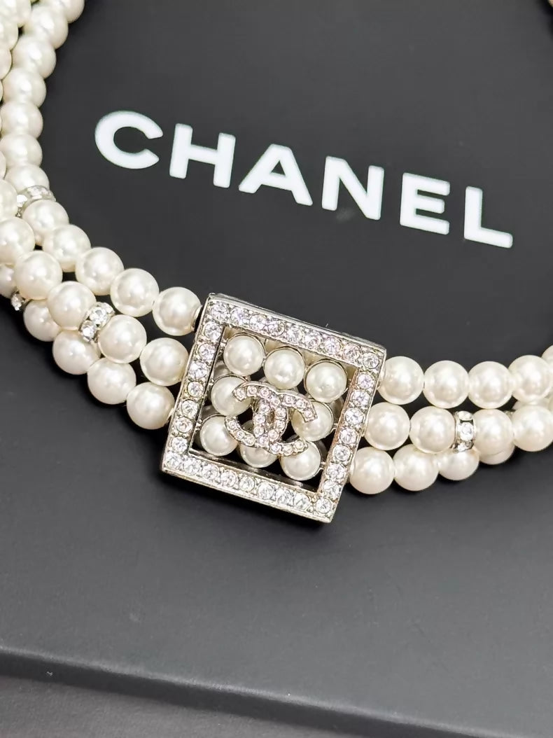 Chanel 24S pearls necklace with square rhinestones and a double-C logo