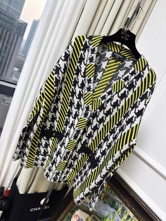 Chanel houndstooth yellow and black-and-white mixed color cashmere cardigan