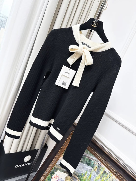 CHANEL 24k black and ecru top