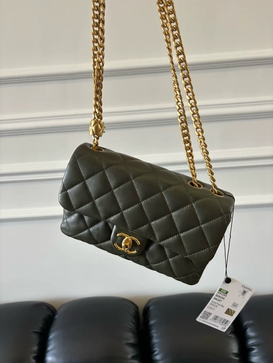 Chanel 22k green leather gold hardware flap bag