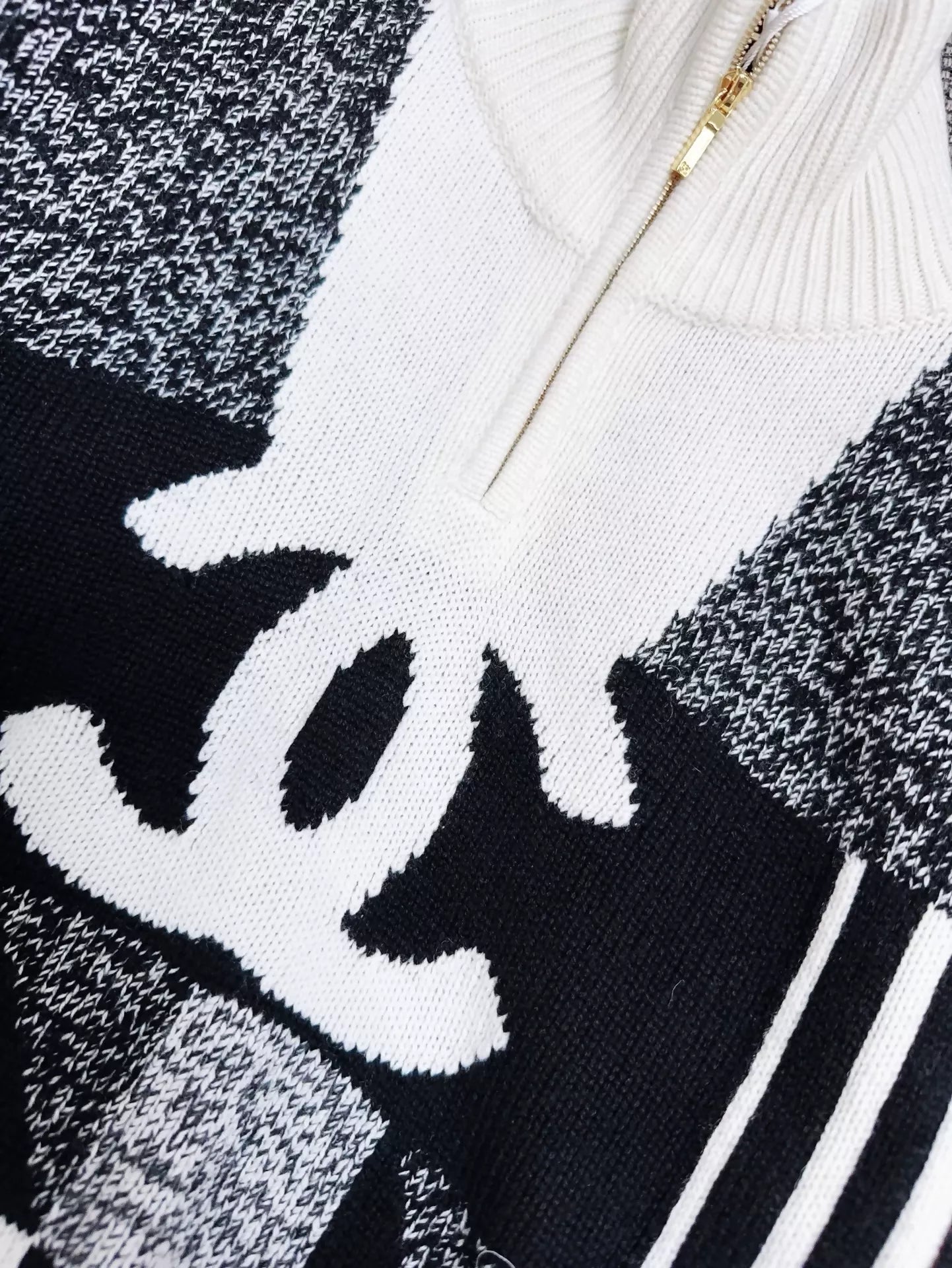 Chanel 22N Coco Neige Ski Collection Black and White sweater