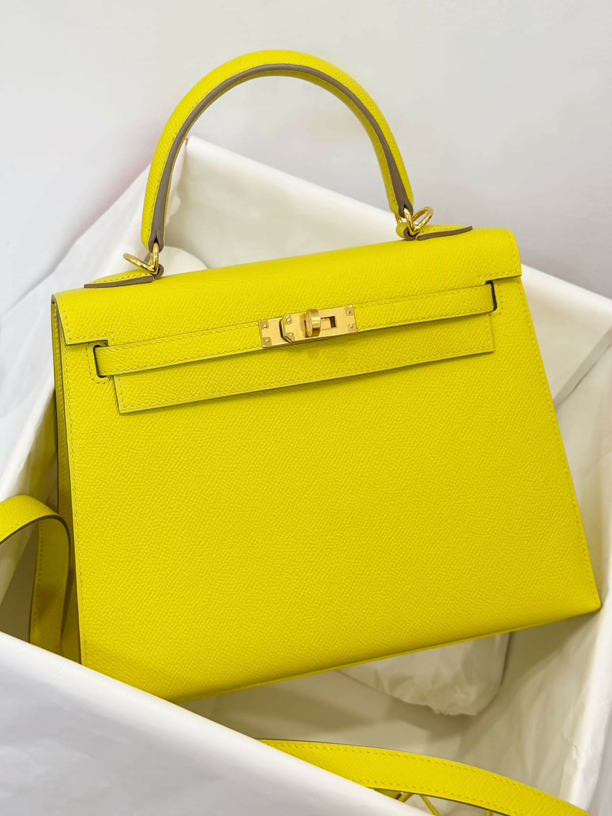 Hermès Kelly 25 Jaune Citron / Lemon Yellow Epsom / Swift Leather with Gold Hardware