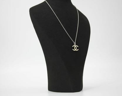 Chanel Vintage 07V Enamel Classic White CC Light Gold Necklace