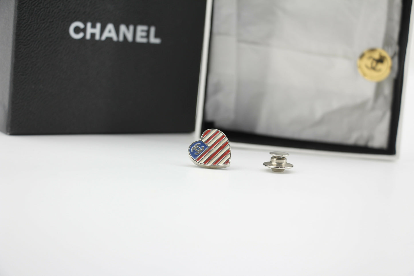 Chanel Vintage 03A Metal American Style Heart Brooch