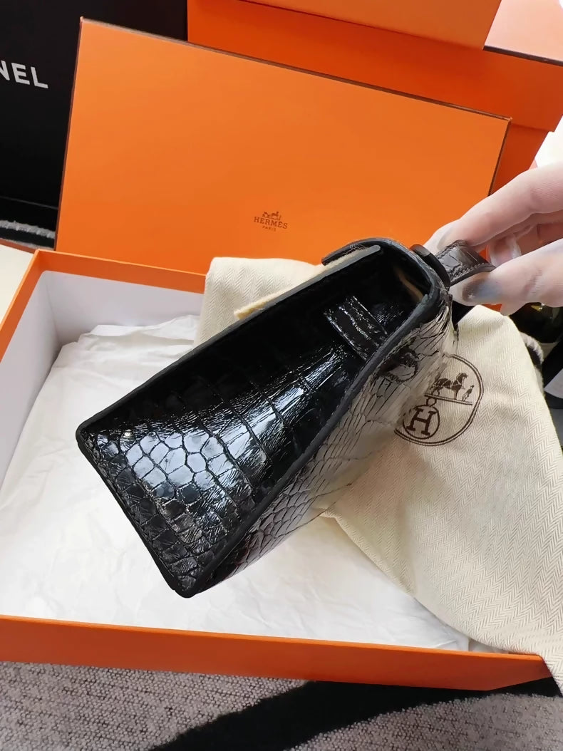 Hermes Kelly Pochette Shiny crocodile leather Gold hardware