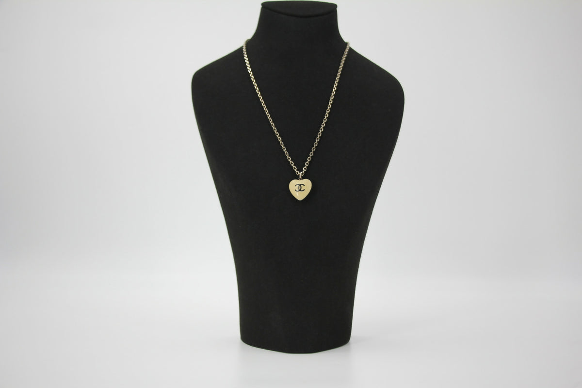 Chanel Vintage 06P Enamel Double-Sided Beige Camellia CC Logo Heart Necklace