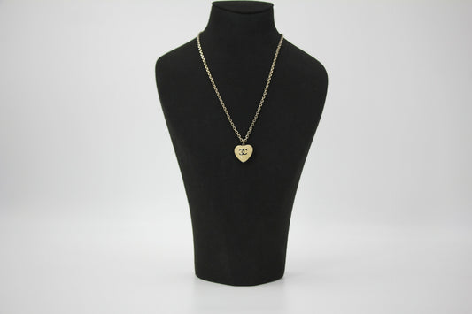 Chanel Vintage 06P Enamel Double-Sided Beige Camellia CC Logo Heart Necklace