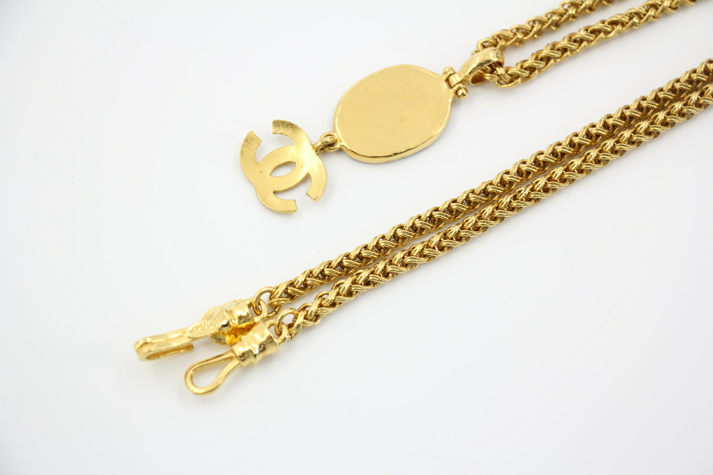 Chanel Vintage 95A Lapis Lazuli Marble Blue Oval Pendant Gold Plated Necklace