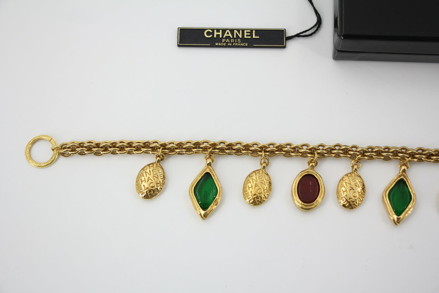 Chanel Vintage 71-80 Gripoix Red and Green Oval Gold-Plated Necklace