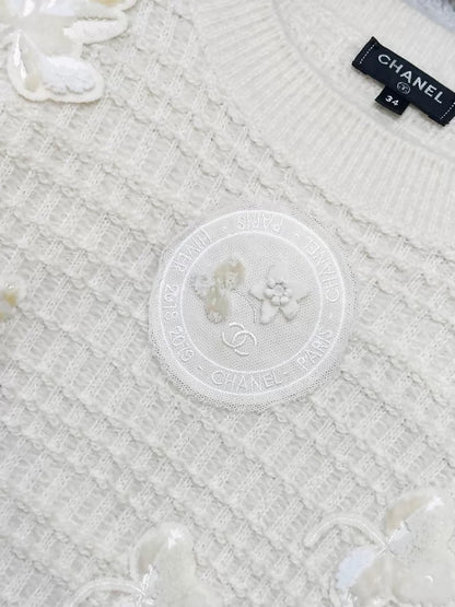 Chanel 18B ecru cashmere sweater