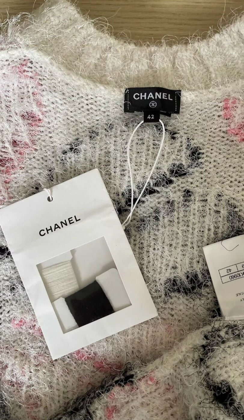 Chanel 23k pink, white and black sweater
