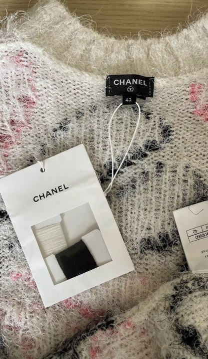 Chanel 23k pink, white and black sweater